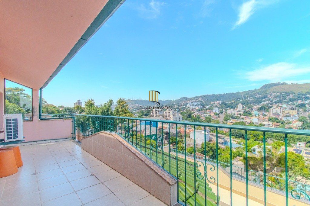 Linda casa de 04 dormitórios com vista livre no Bairro Teresópolis