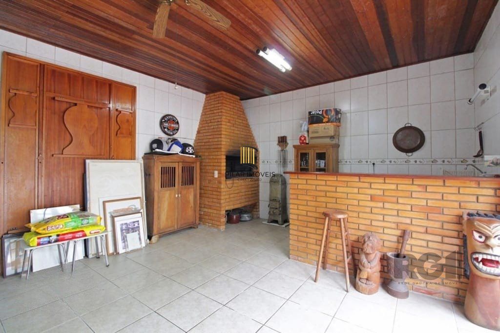 Casa de 275m² - 3 dormitórios e 3 vagas no bairro Coronel Aparício Borges