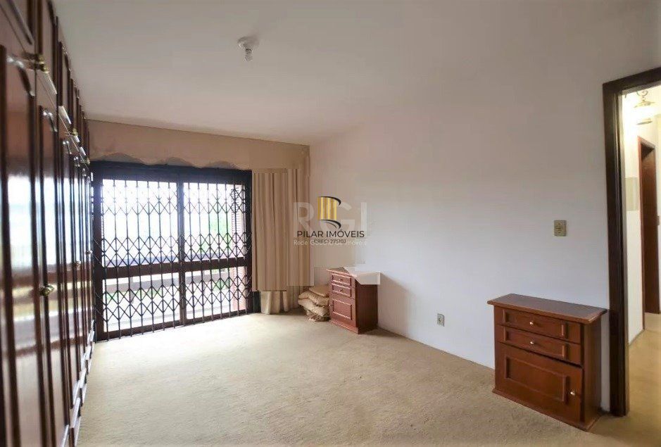 Casa para Venda - 267m², 4 dormitórios, sendo 1 suites, 2 vagas - Tristeza