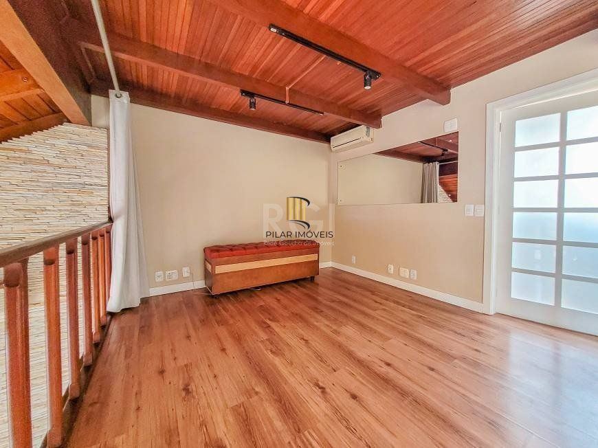 Apartamento 94m² - semi mobiliado, 2 dormitórios, 1 suíte, terraço e 2 vagas de garagem no Moinhos de Vento