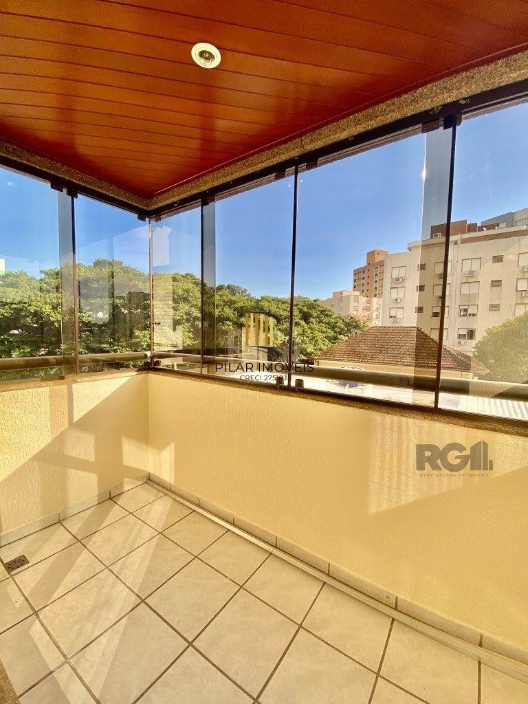Apartamento 2 dormitórios com elevador e garagem no menino Deus