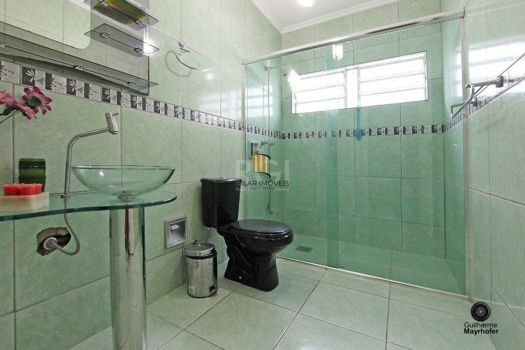 Casa para Venda - 177.58m², 3 dormitórios, sendo 1 suites, 4 vagas - Guarujá