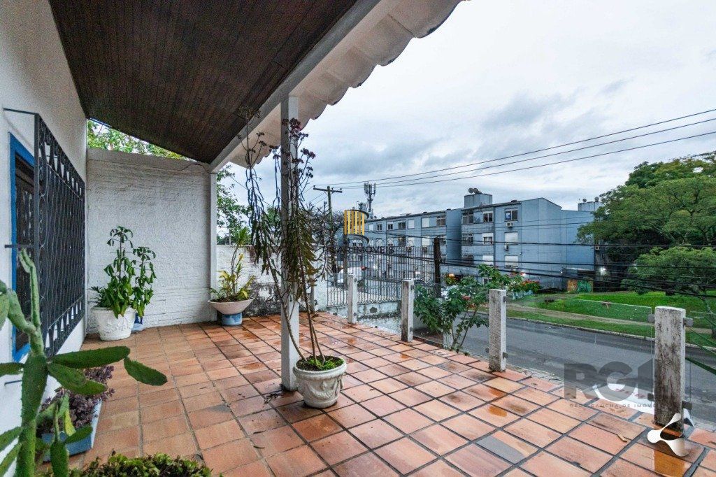 Casa para Venda - 240m², 3 dormitórios, sendo 1 suites, 3 vagas - Cristal