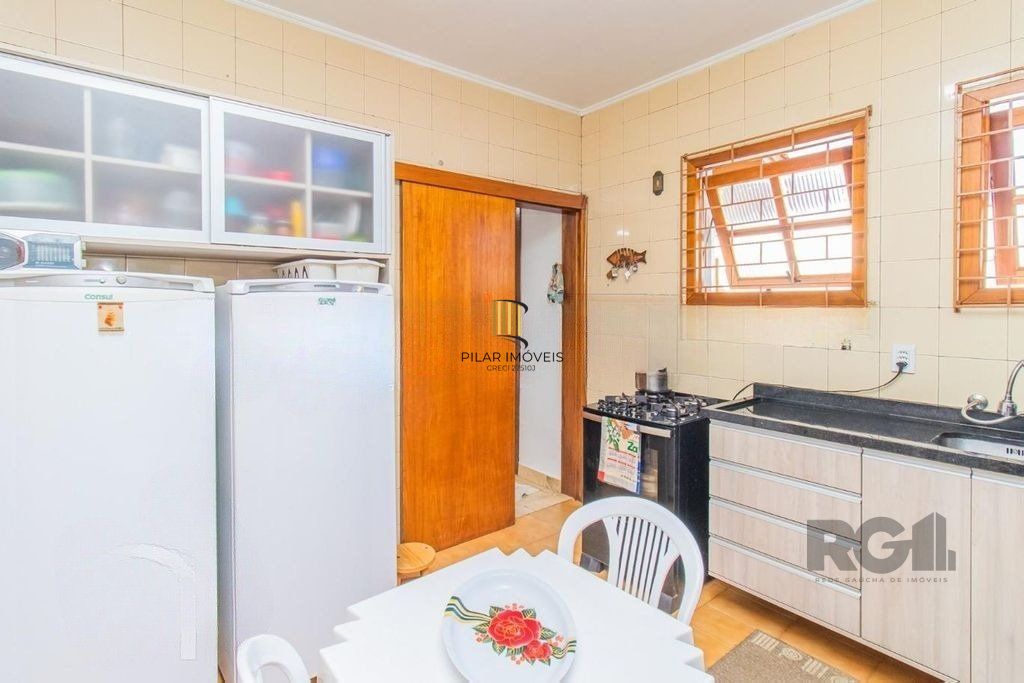 Casa de 4 dormitórios no bairro Cavalhada