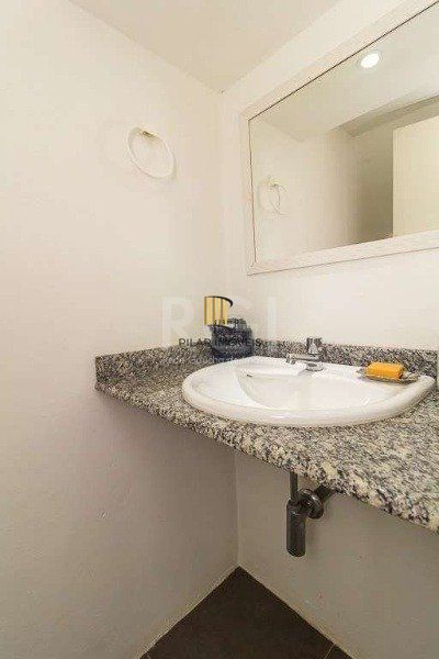 Casa para Venda - 227m², 3 dormitórios, sendo 1 suites, 4 vagas - Azenha