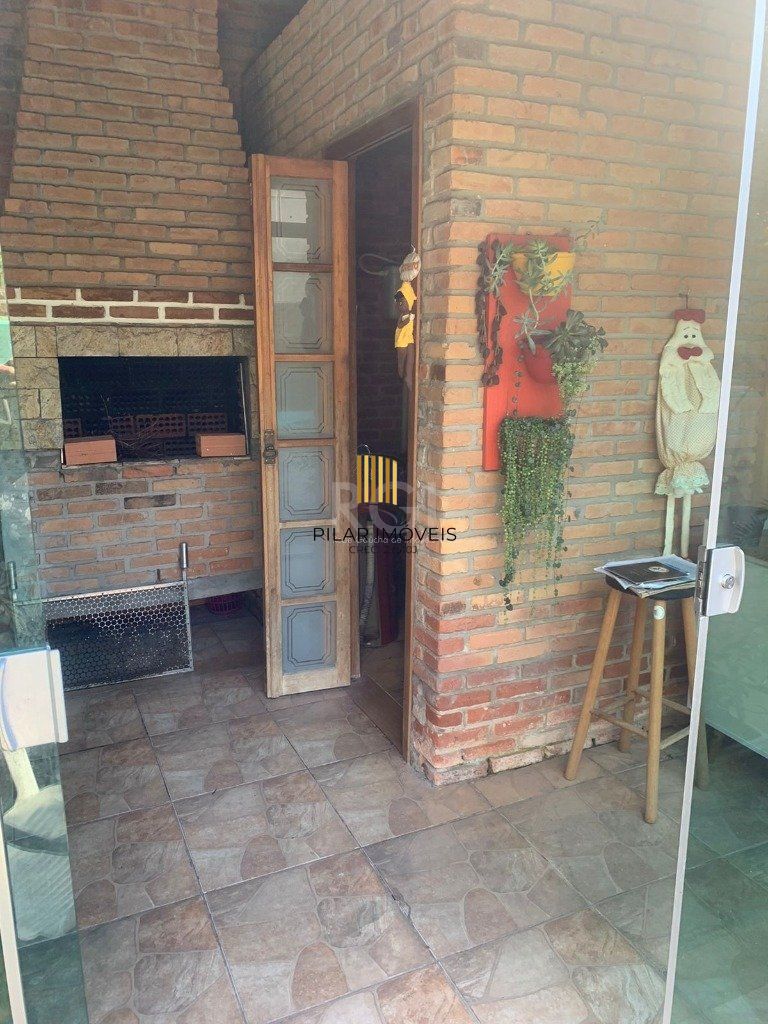 Casa 4 Dormitório(s) Bairro Nonoai