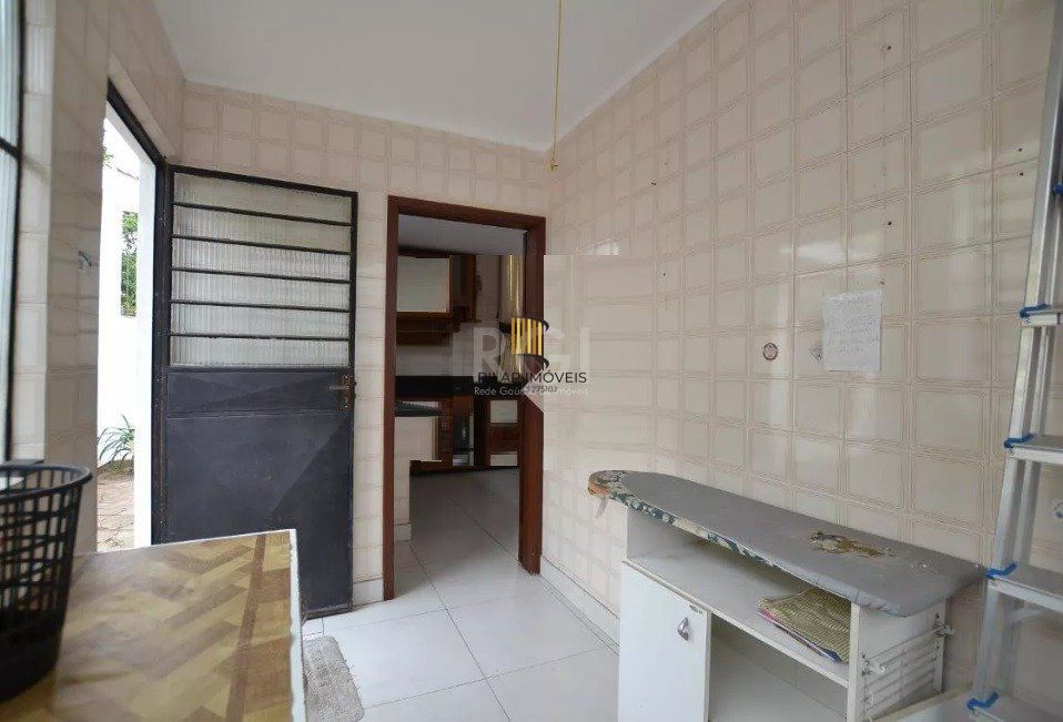 Casa para Venda - 267m², 4 dormitórios, sendo 1 suites, 2 vagas - Tristeza