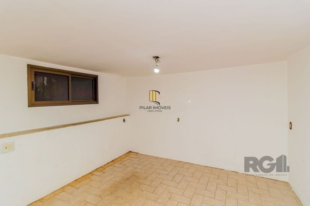 Casa de 4 dormitórios no bairro Espírito Santo