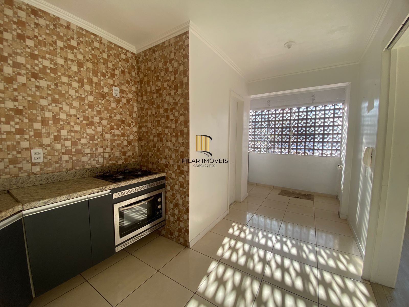 Apartamento 2 Dormitórios com Garagem Coberta à Venda no Bairro Teresópolis – Amplo, Arejado e de Frente, 67m2