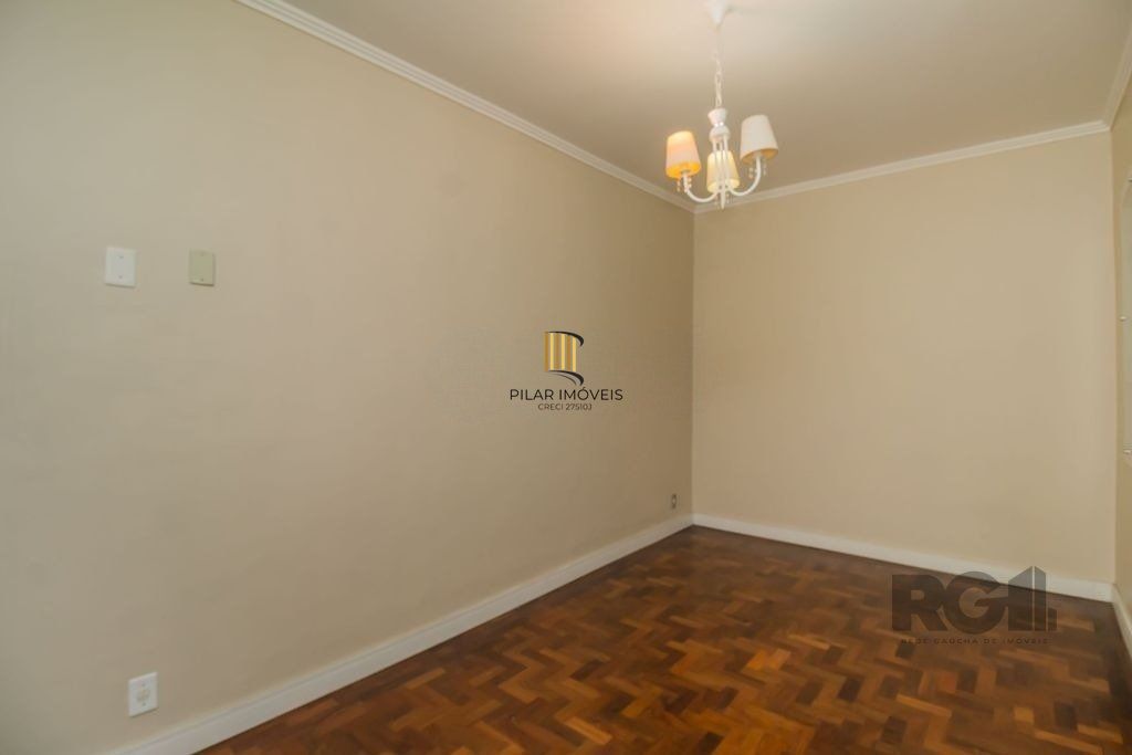 Excelente casa de 389,53m² com 8 dormitórios e 3 vagas.