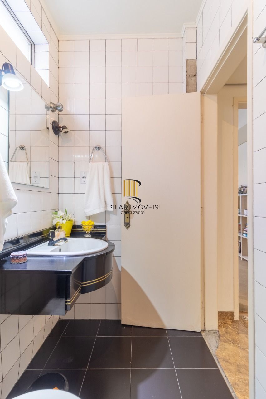Cobertura à venda com 4 quartos 180 m²  rua Ramiro Barcelos no Bom Fim Porto Alegre