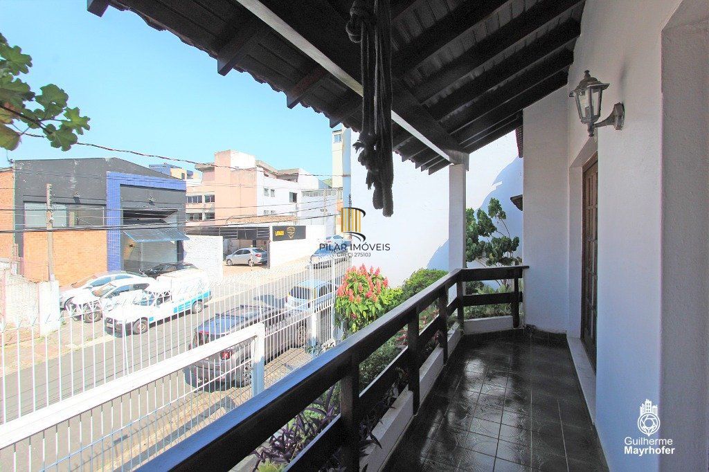 Casa para Venda - 326m², 3 dormitórios, sendo 3 suites, 4 vagas - Glória