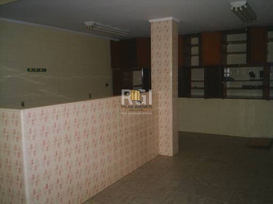 Casa para Venda - 250m², 3 dormitórios, 2 vagas - Petrópolis