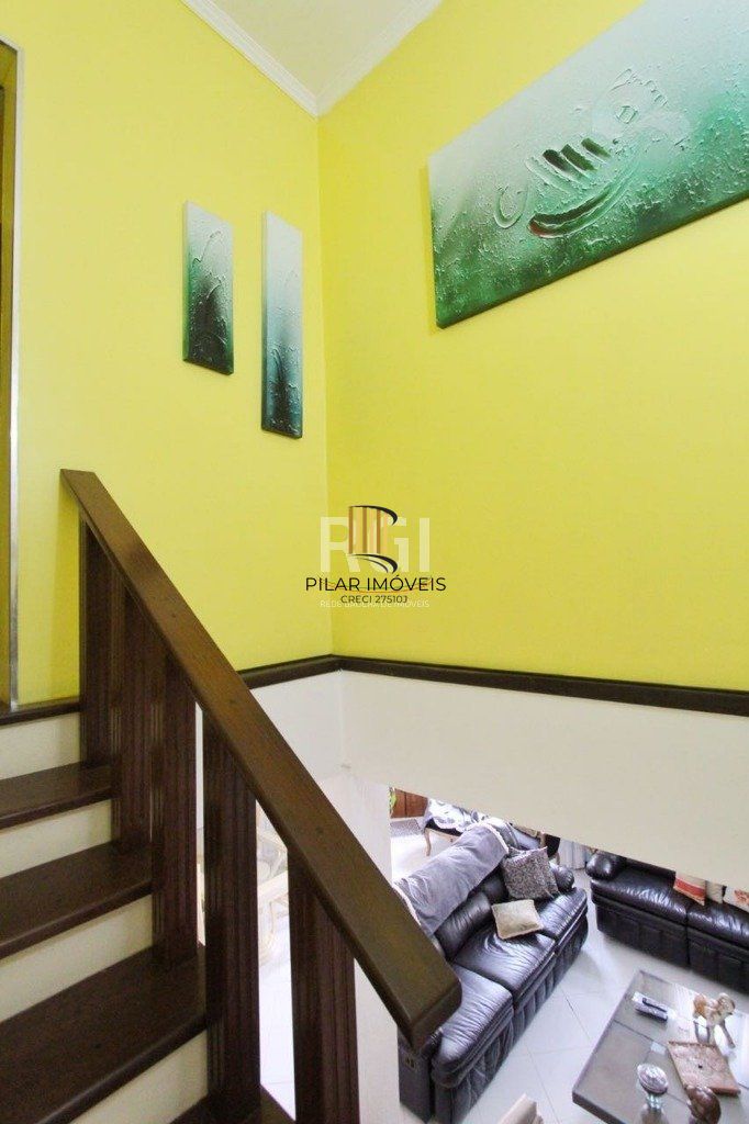 Casa para Venda - 259.5m², 4 dormitórios, sendo 1 suites, 3 vagas - Teresópolis