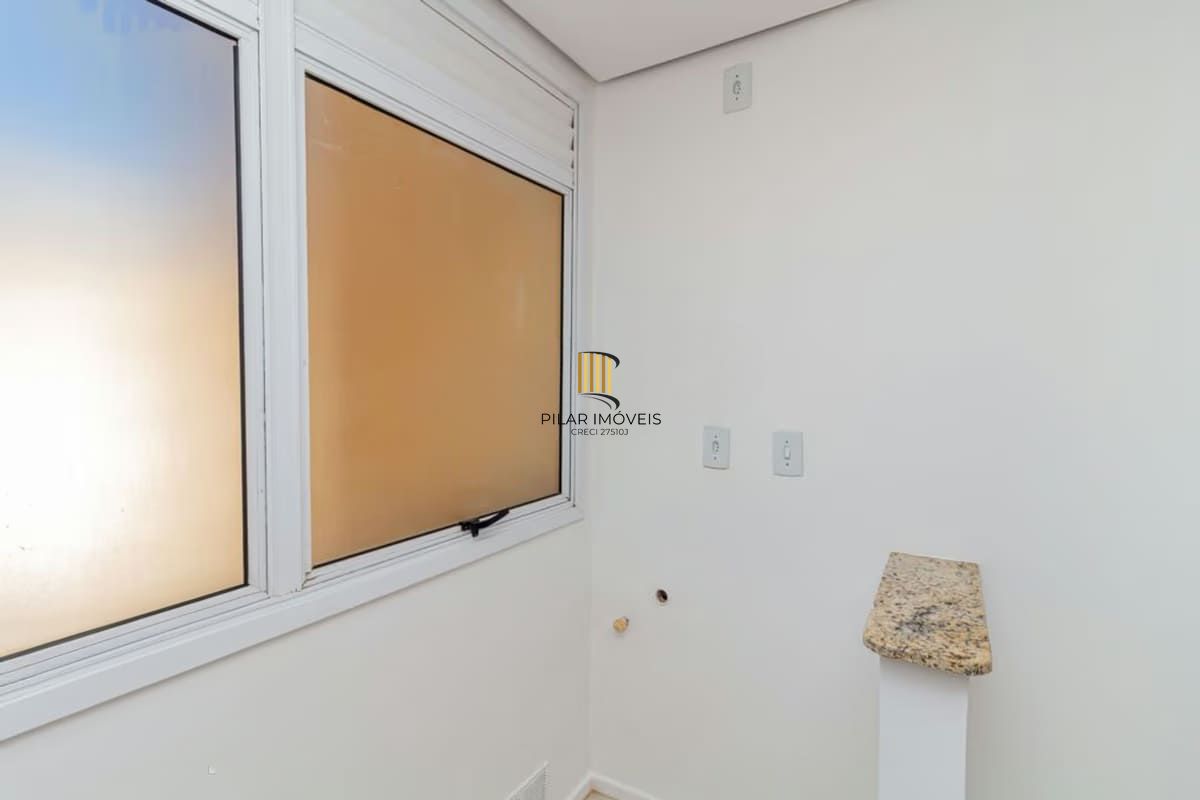 Apartamento de 2 dormitórios à venda em Hípica, Porto Alegre.