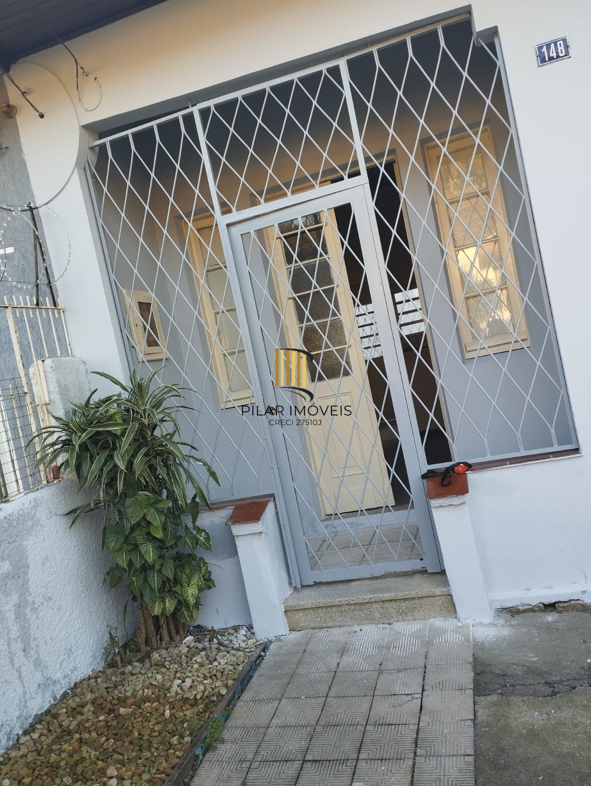 Casa 2 dormitórios no bairro Glória