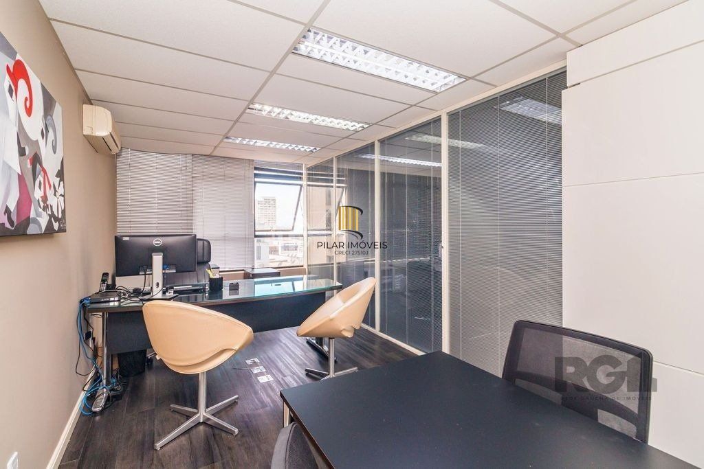 Excelente sala comercial de 140m² no centro.