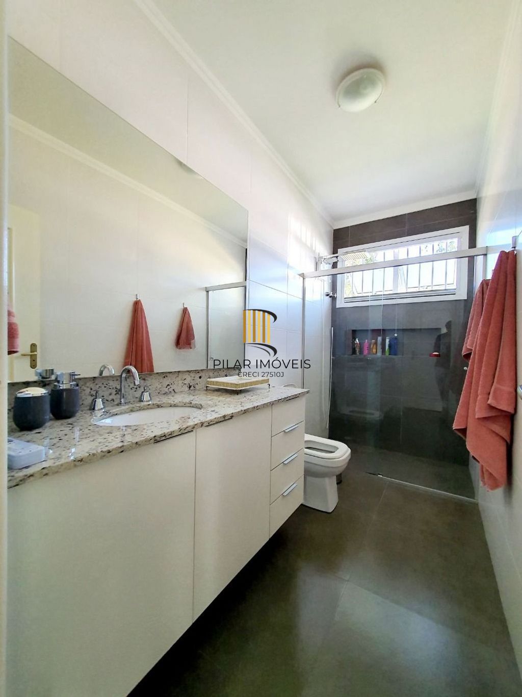 Casa de  3 dormsitorios no Bairro Camaquã - Porto Alegre