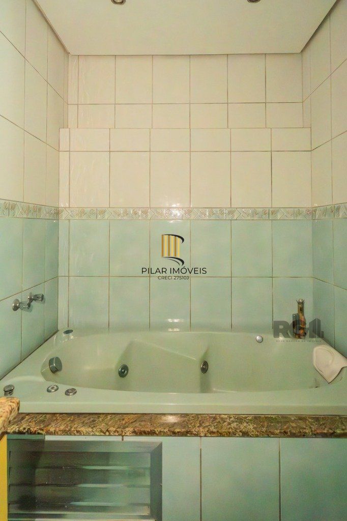 Casa 3 dormitórios no bairro Medianeira