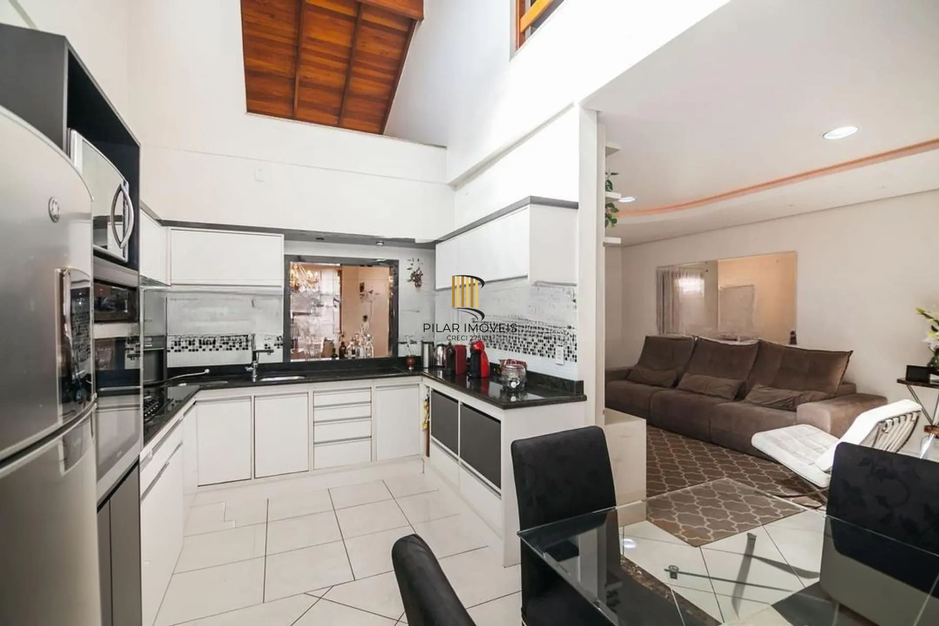 Casa de 4 dormitórios à venda no Bairro Rubem Berta, Porto Alegre.