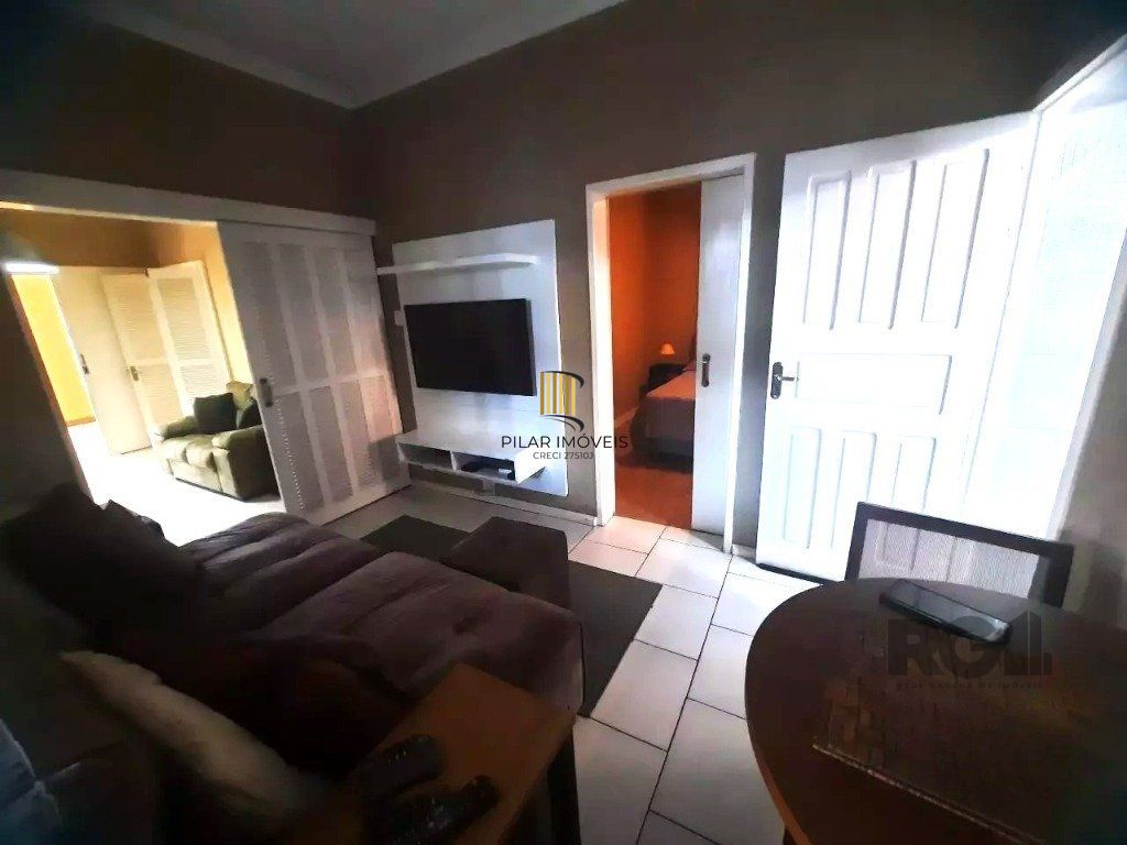 Casa de 3 dormitórios, no bairro Glória
