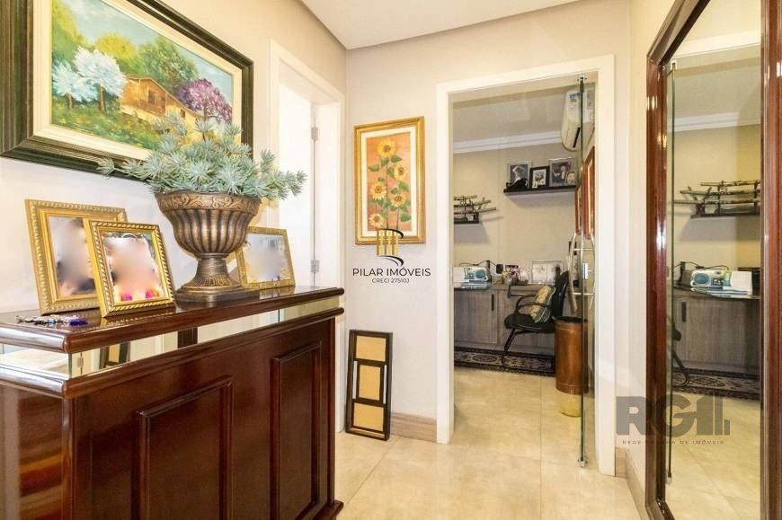 Casa 280m² - 3 dormitórios, 1 suíte, 2 vagas no bairro Jardim Itú
