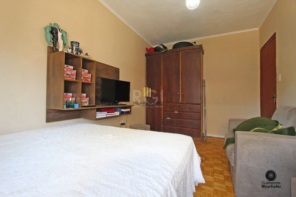 Casa para Venda - 300m², 6 dormitórios, sendo 1 suites, 3 vagas - Menino Deus