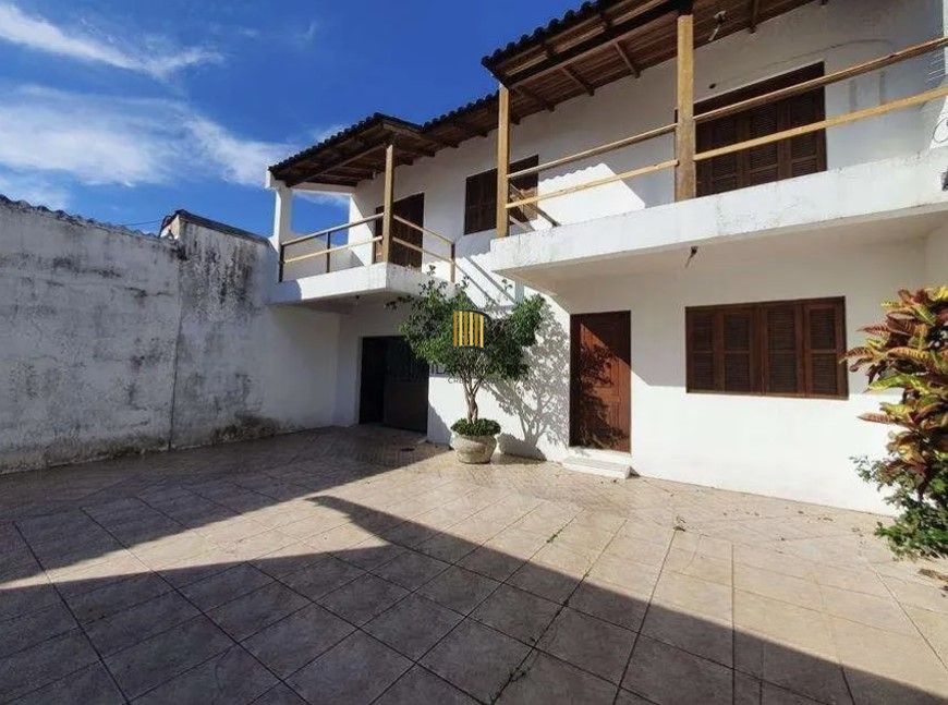 Casa 4 dormitórios no bairro Glória