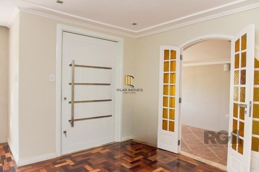 Casa de 197m² - 5 dormitórios, 3 vagas no bairro Rubem Berta