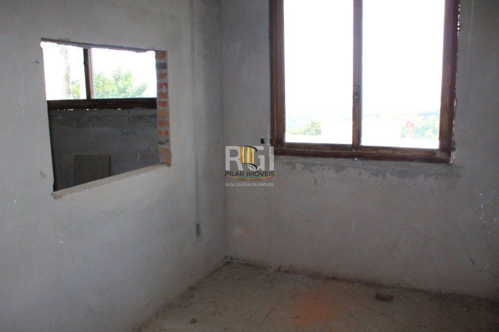 Casa para Venda - 300m², 5 dormitórios, sendo 3 suites, 5 vagas - Teresópolis
