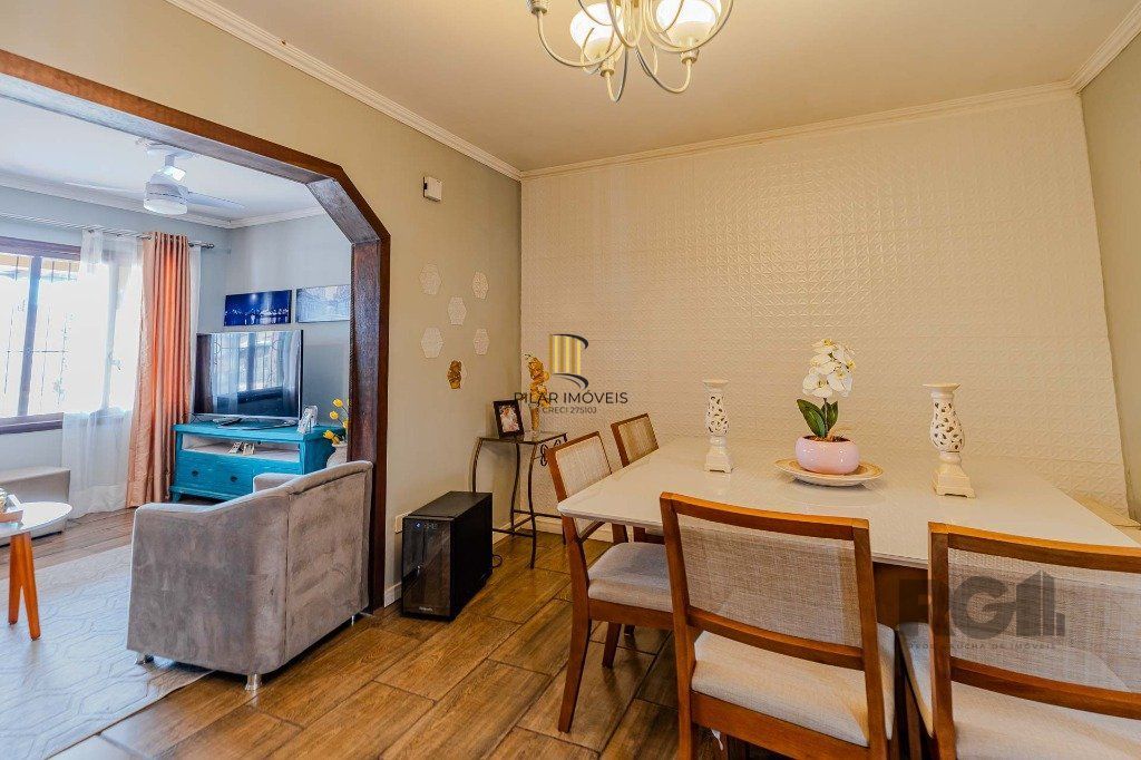 Casa com 234m², 3 dormitórios, 3 vagas no bairro Partenon