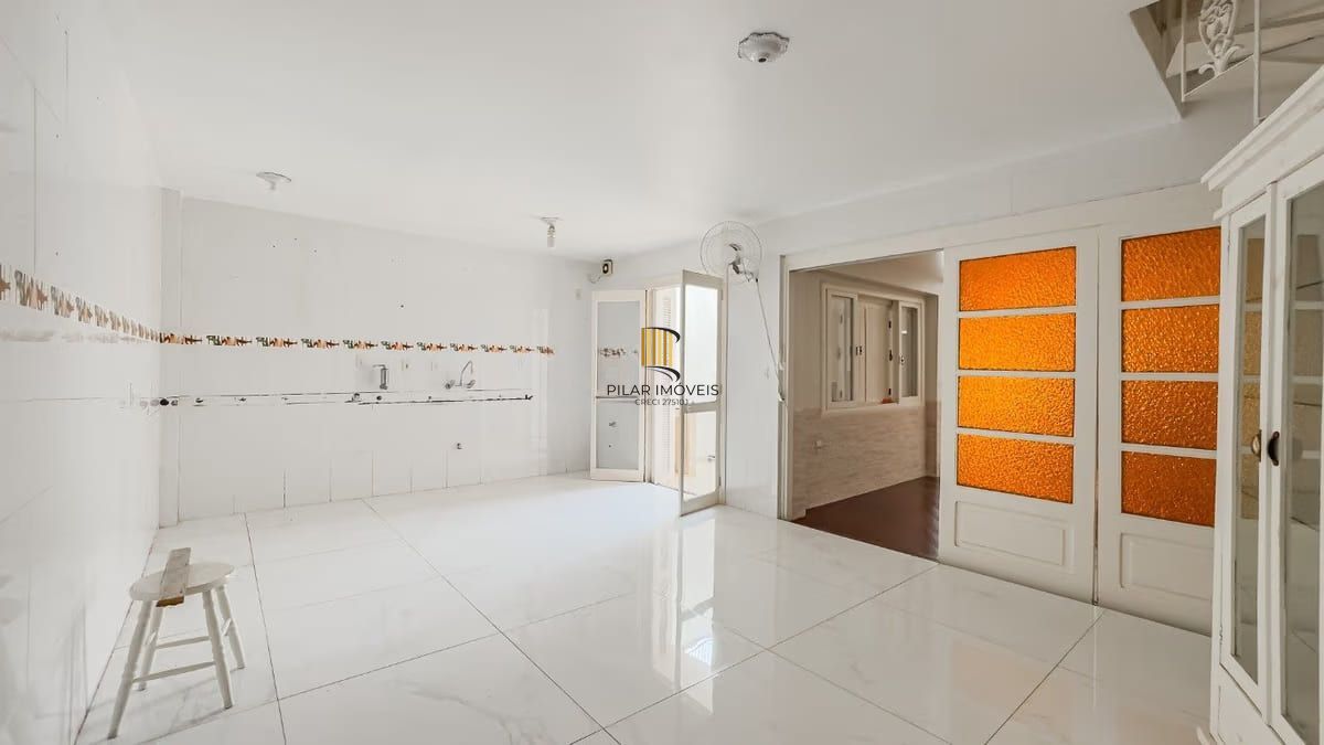 Sobrado de 3 dormitórios e 91m² à venda em Parque Santa Fé, Porto Alegre.