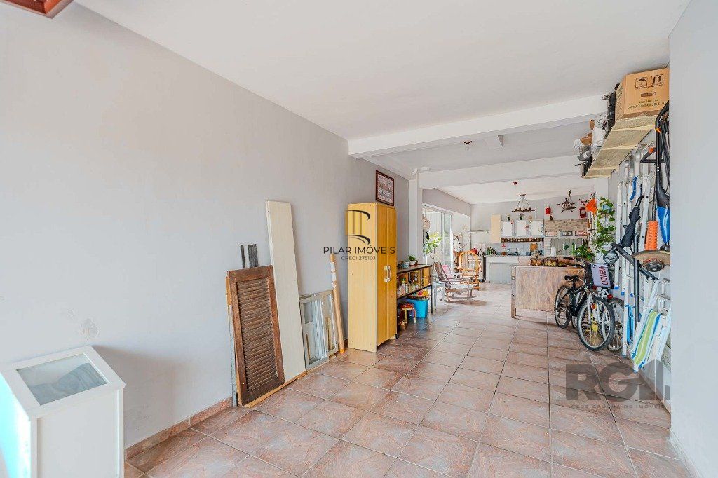Casa com 234m², 3 dormitórios, 3 vagas no bairro Partenon