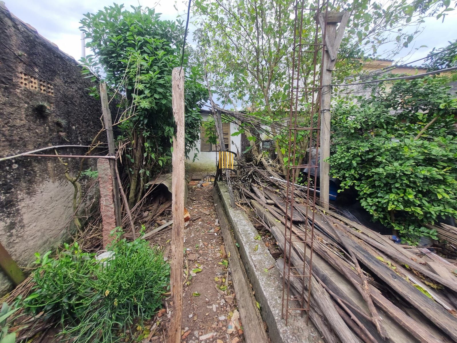 Terreno bem localizado com chalé e edícula – ótima oportunidade para investir!