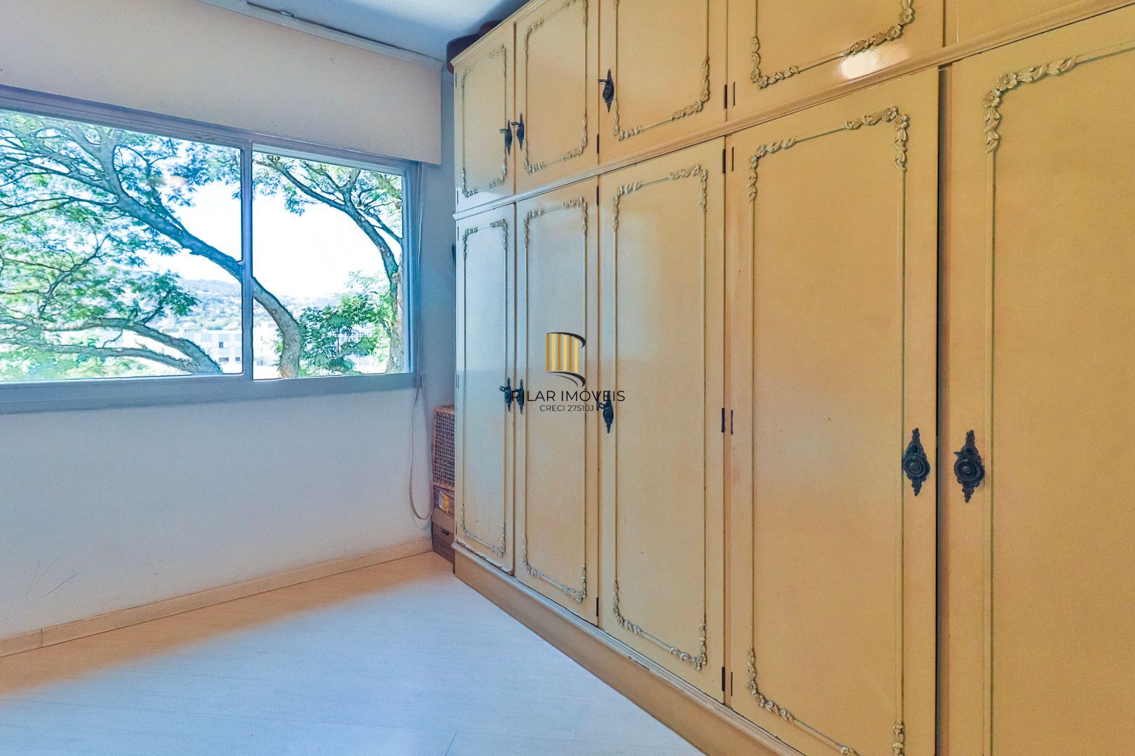 Apartamento para venda de 3 dormitórios, no bairro Teresópolis em Porto Alegre/RS.
