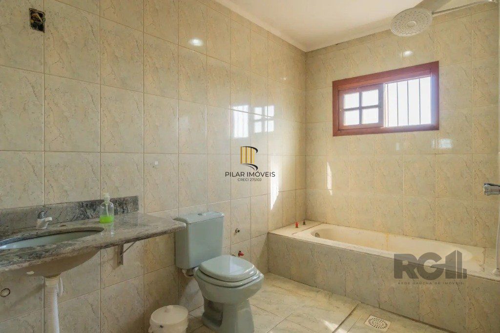Casa de 3 dormitórios no bairro Nonoai