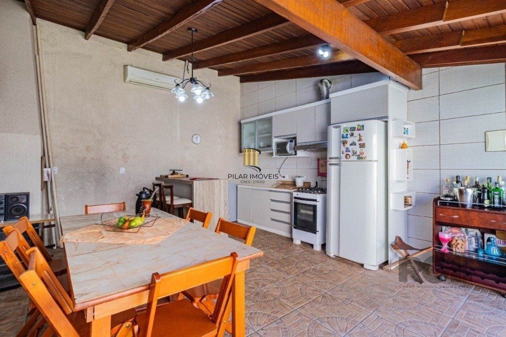 Casa de 3 dormitórios no bairro Cavalhada