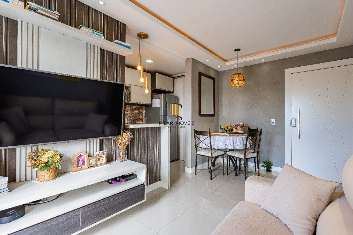 Apartamento de 2 dormitórios à venda em São Sebastião, Porto Alegre.