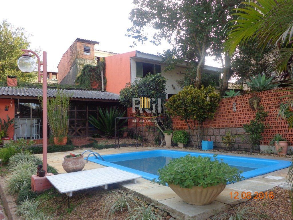 Casa para Venda - 240m², 6 dormitórios, 4 vagas - Teresópolis