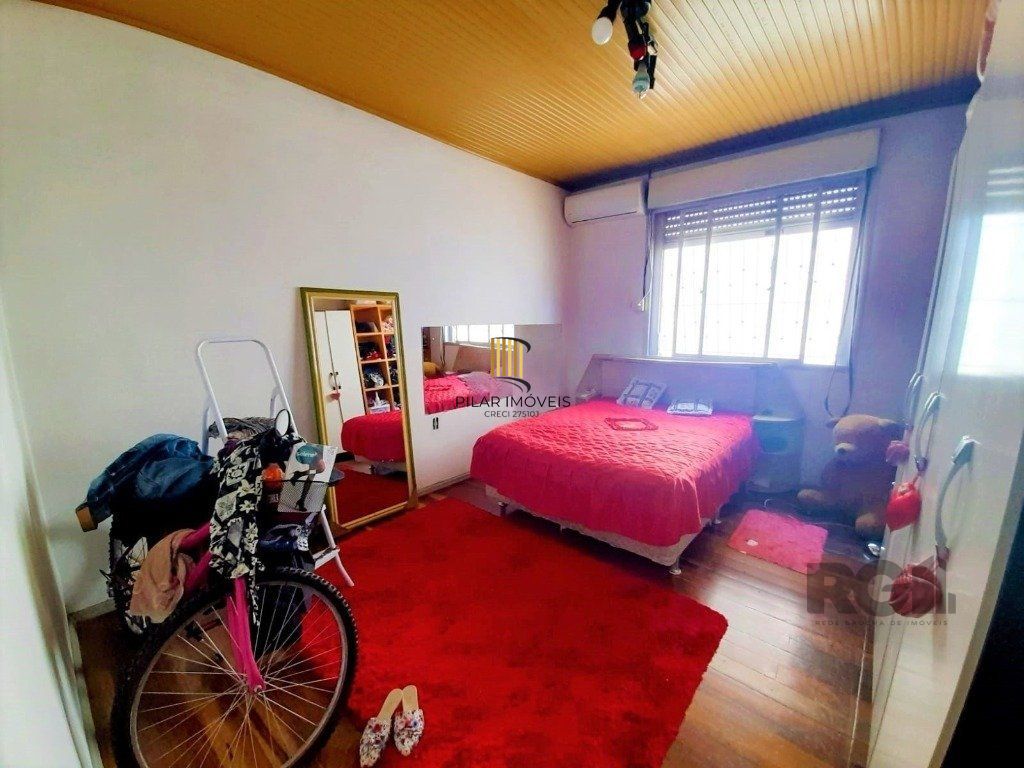 Casa 3 dormitórios no bairro Medianeira