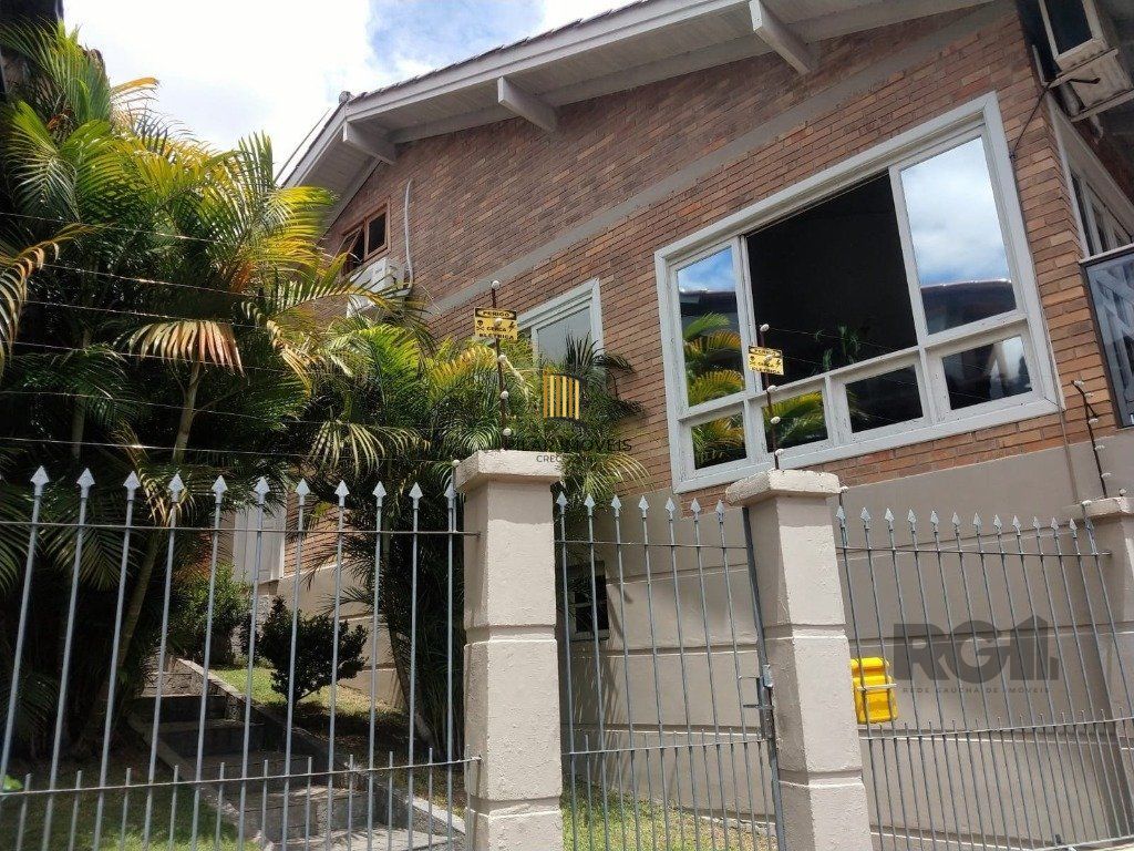 Casa com 3 dormitórios no bairro Ipanema