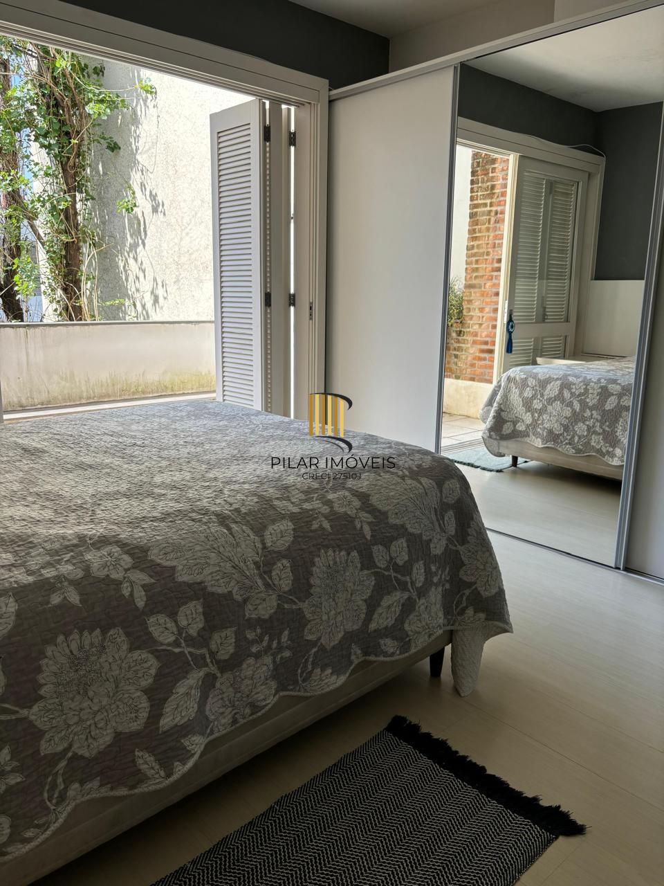 Sobrado 4 dormitórios no Menino Deus