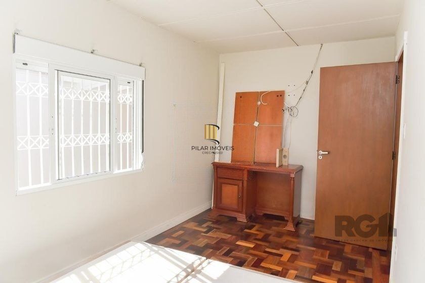 Casa de 197m² - 5 dormitórios, 3 vagas no bairro Rubem Berta