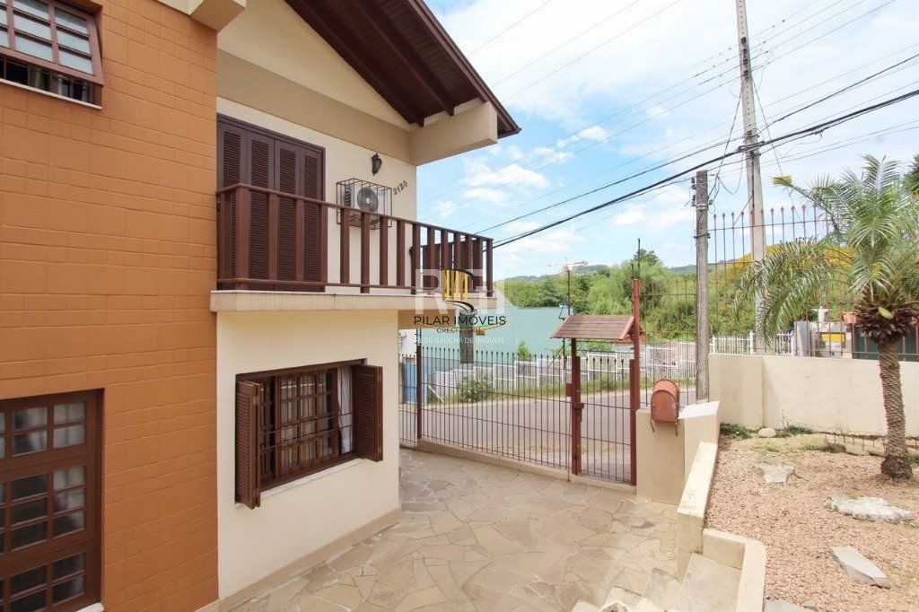 Casa para Venda - 259.5m², 4 dormitórios, sendo 1 suites, 3 vagas - Teresópolis