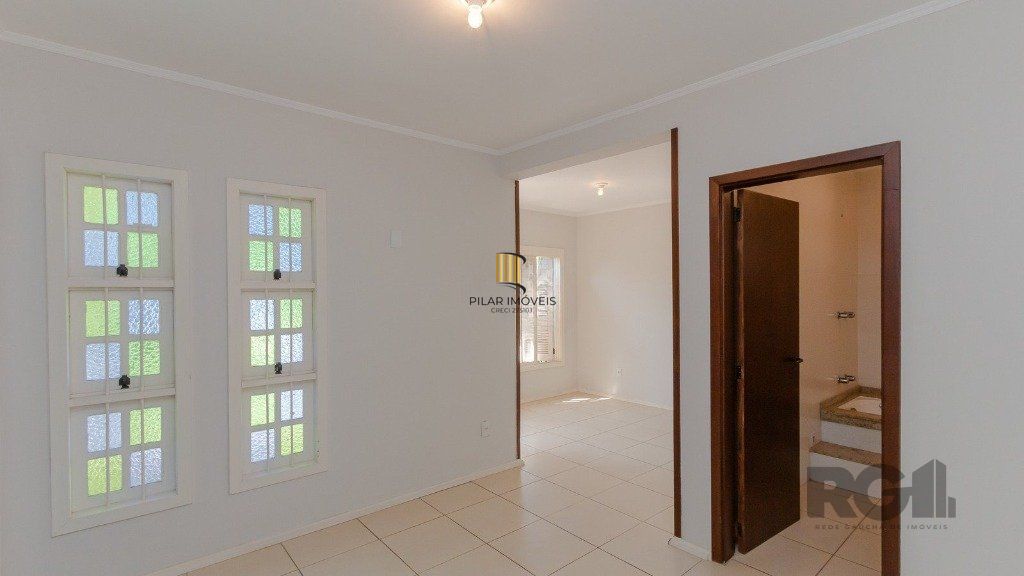 Casa com 4 dormitórios, 4 vagas no bairro Vila Jardim
