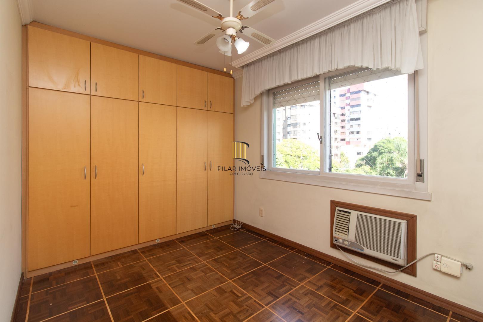 Apartamento de 03 dormitorios com suite e vaga coberta no bairro Menino Deus