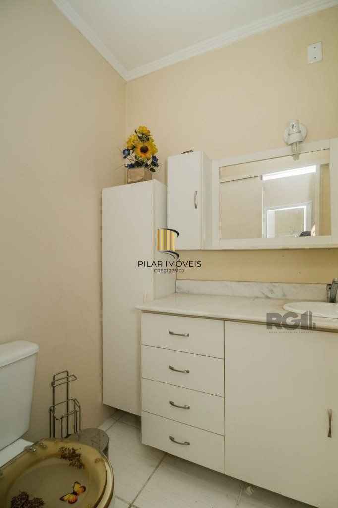 Excelente casa de 389,53m² com 8 dormitórios e 3 vagas.