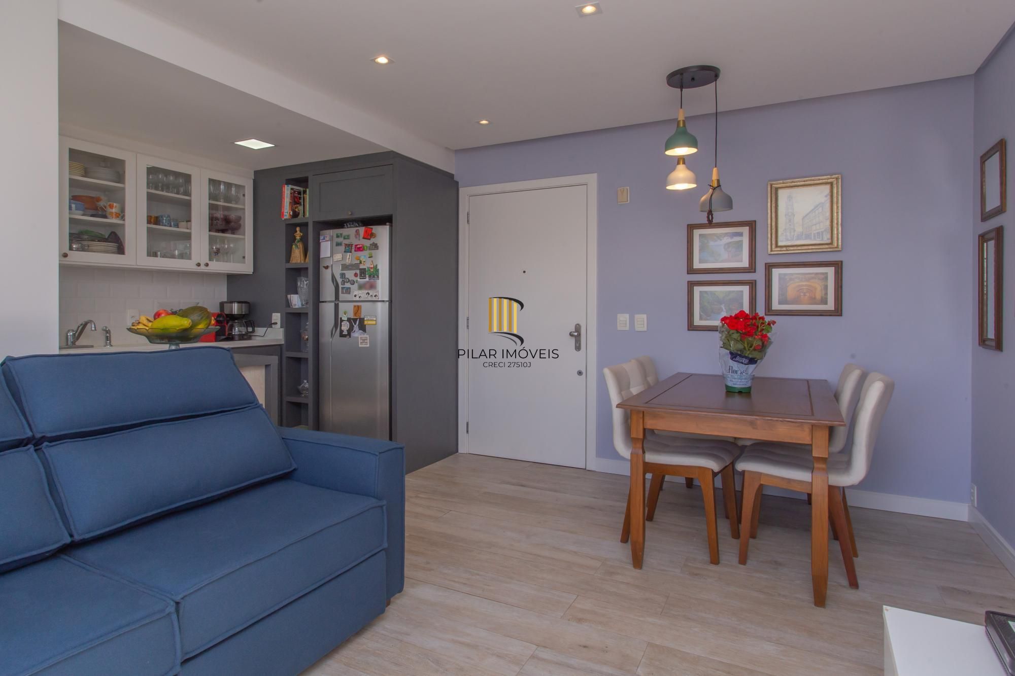 Apartamento de 02 dormitorios, suite, vaga garagem com vista livre no bairro Menino Deus-Porto Alegre.