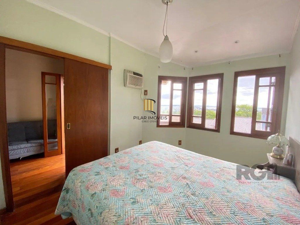 Casa com 4 dormitórios no bairro nonoai
