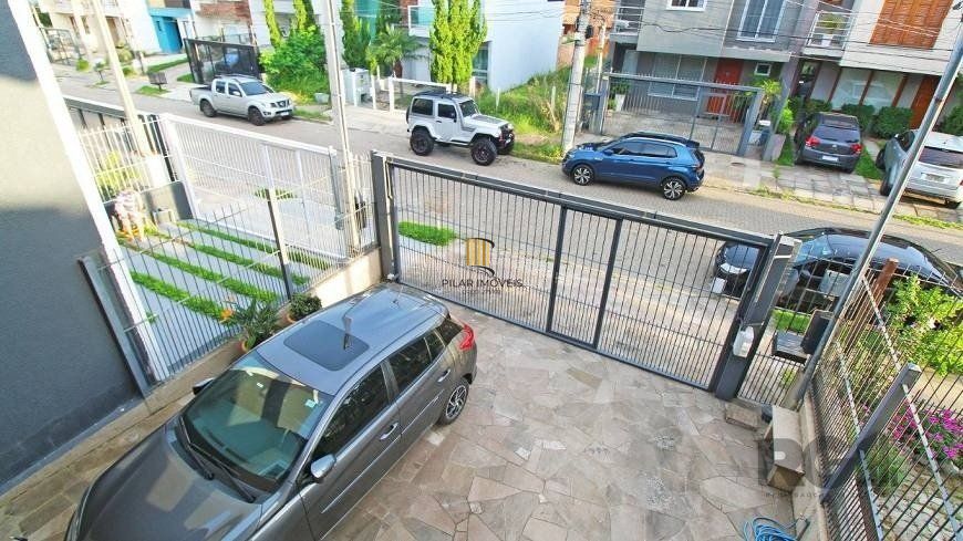 Casa 129m² - 3 dormitórios, 2 vagas no bairro Hípica